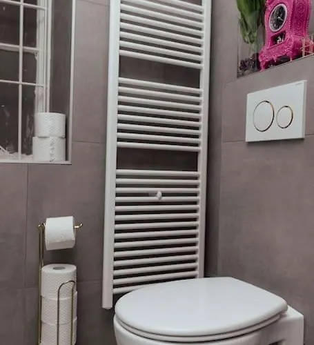 Modern Stylish Comfortable 2 Bedroom Vienna