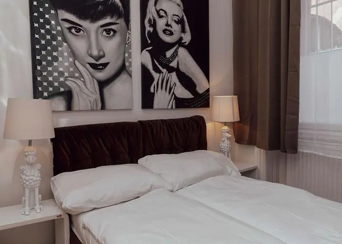 Modern Stylish Comfortable 2 Bedroom Vienna