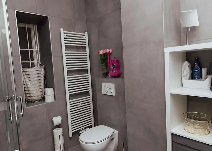 Modern Stylish Comfortable 2 Bedroom Vienna