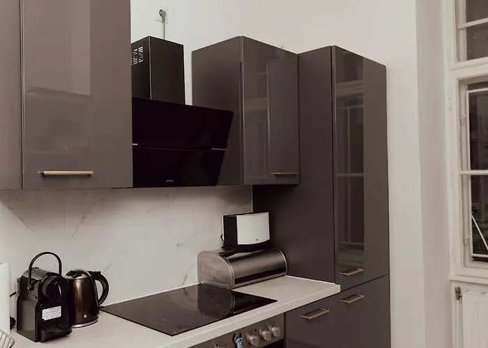 Apartment Modern Stylish Comfortable 2 Bedroom *